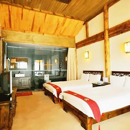 Golden Waterfront Inn Ліцзян Екстер'єр фото